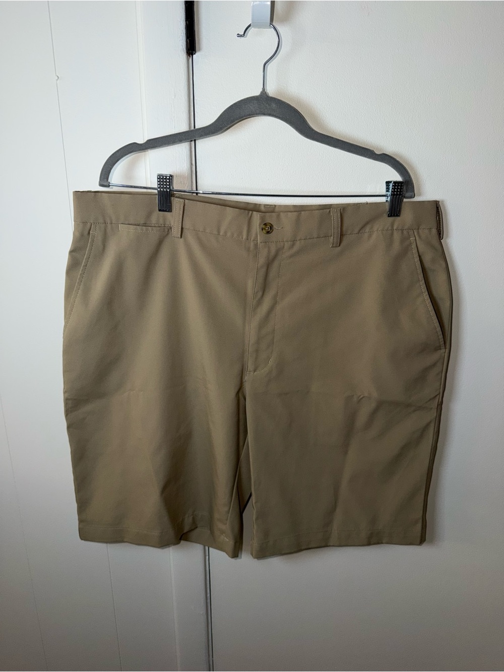 PGA Tour Shorts | Men’s 38 | Khaki | GUC